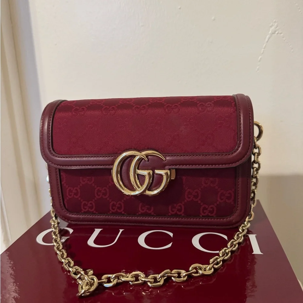 Gucci GG Marmont Small Crossbody Bag in Burgundy Red with Gold Hardware - Picture 2 of 5